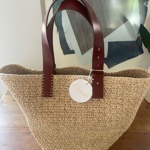New with tags CHLOÉ
Tan Akanjo Edition Manuel Tote